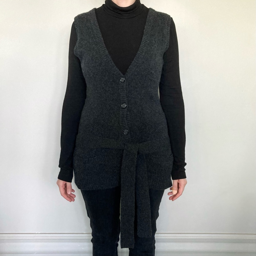 James Perse 100% cashmere belted sweater vest. 🩶